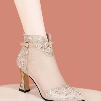 جلد مش الأحذية النسائية 2022 في الصيف الجديدة تنوعا كعب سميك زهرة واحدة الأحذية شبكة تنفس الصنادل أزياء
